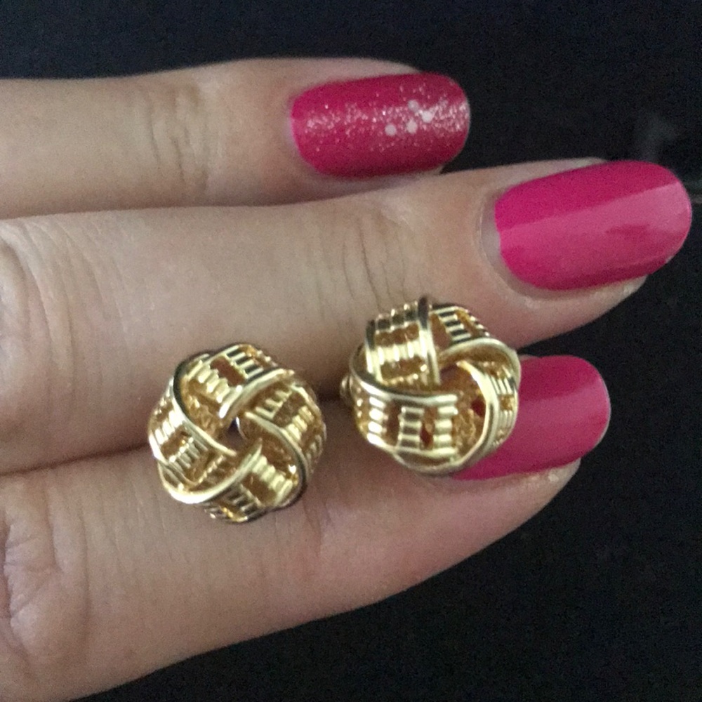 Gold earrings 🌺😉🌹